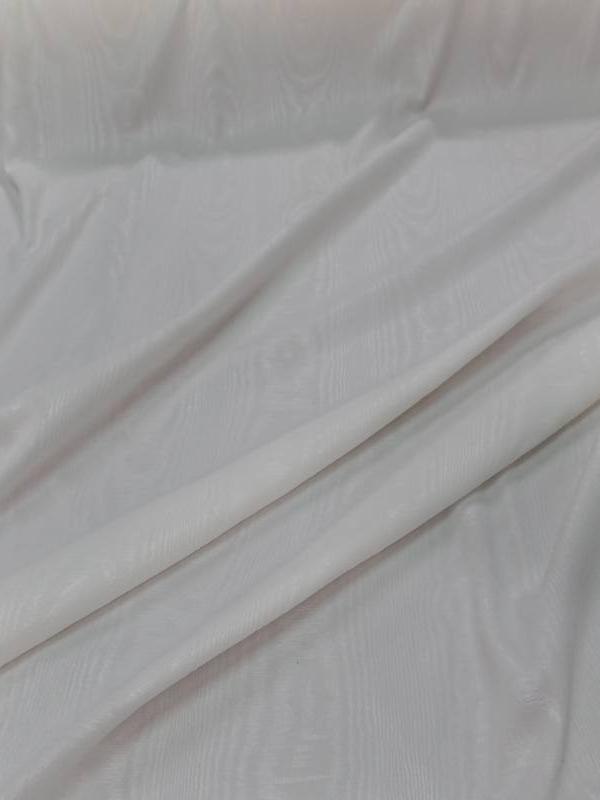 Tissu fin moire blanc casse