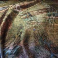 vente de tissu lurex motifs serpent ton kaki ,doré ,métal