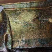 vente de Tissu lurex motifs serpent ton kaki doré métal