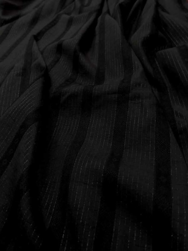 Tissu noir a rayure en lurex ton metal