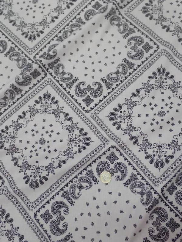 Tissu popeline coton 100% imprimé bandana blanc et noir