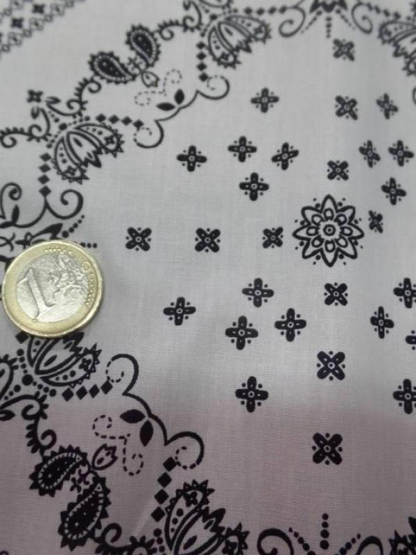 Tissu popeline coton 100% imprimé bandana blanc et noir
