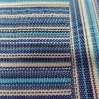 Tissu toile de bâche a fine rayure ton de bleu