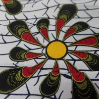 achat, vente de Tissu wax blanc imprimé fleurs ton bordeaux noir jaune soleil
