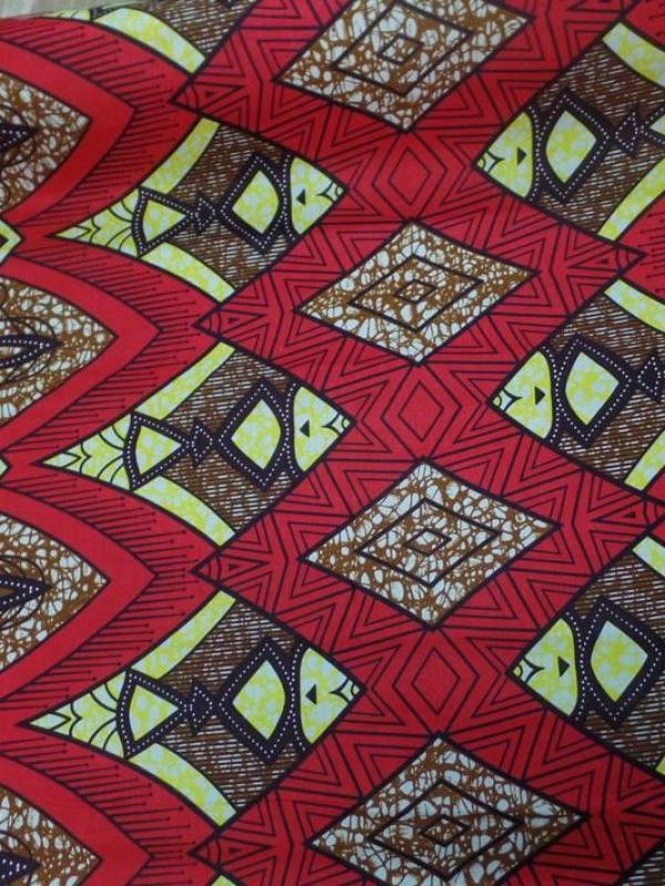 tissu wax rouge bordeaux imprimé poissons ton noir ,jaune et marron