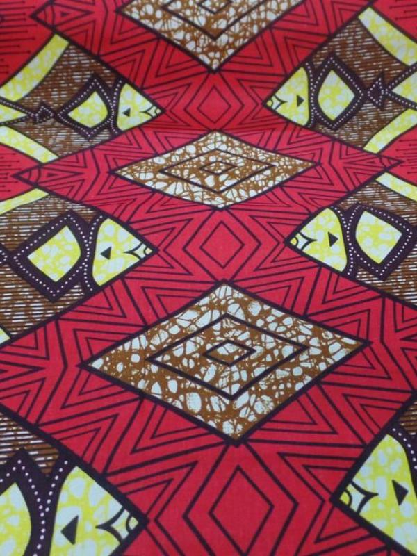 tissu wax rouge bordeaux imprimé poissons ton noir ,jaune et marron