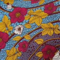 vente tissu wax imprimé fleurs ton bordeaux ,bleu ,safran ,blanc a Marseille