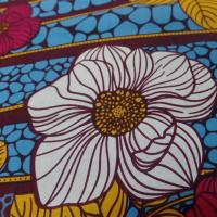 vente tissu wax imprimé fleurs ton bordeaux ,bleu ,safran ,blanc