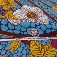 vente tissu wax imprimé fleurs ton bordeaux ,bleu ,safran ,blanc en ligne