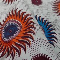 tissu wax blanc imprimé soleil ton bordeaux ,orange ,jaune ,bleu