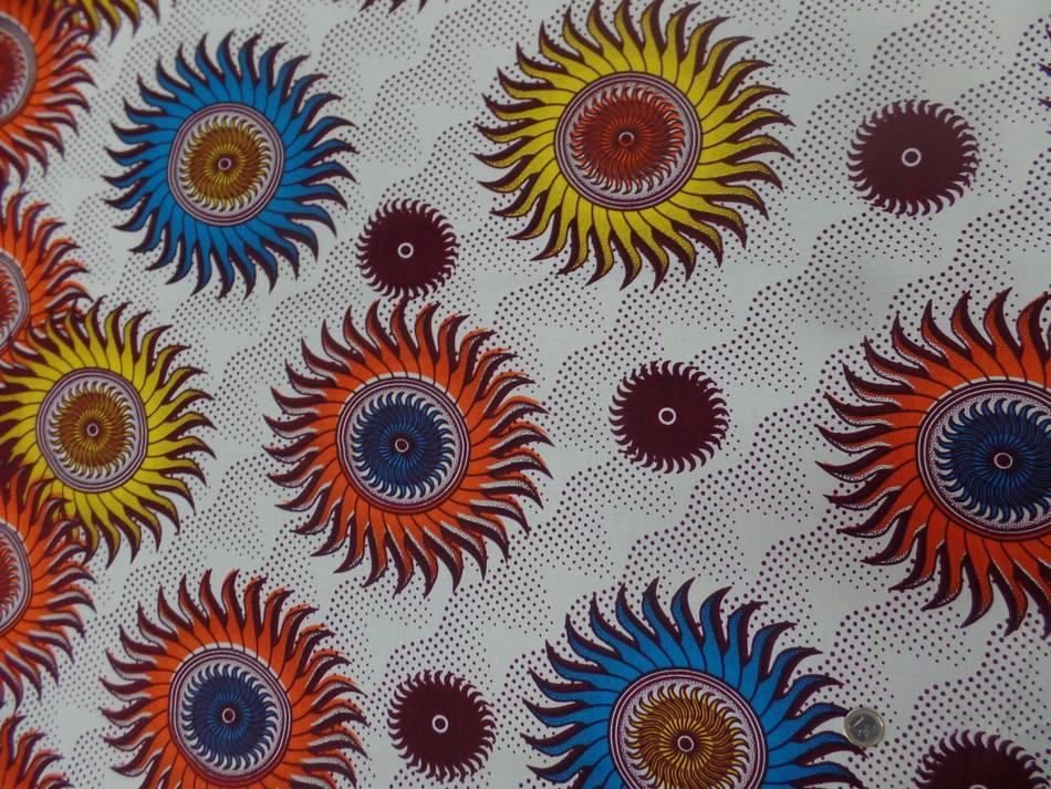 vente de tissu africain ,wax blanc imprimé soleil ton bordeaux ,orange ,jaune ,bleu en ligne