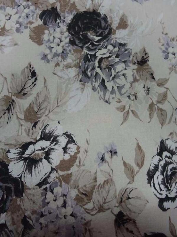 Toile coton blanc casse imprime fleurs ton taupe noir gris en 2 80m de large