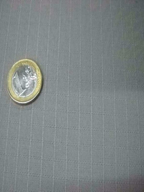 Toile coton gris clair a petit carreaux ton sur ton