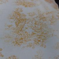 tissu Toile de Jouy blanc cassé satin coton motifs romantique jaune safran en ligne