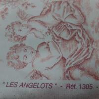 Tissu Toile de jouy satin coton blanc cassé bordeaux motifs les angelots