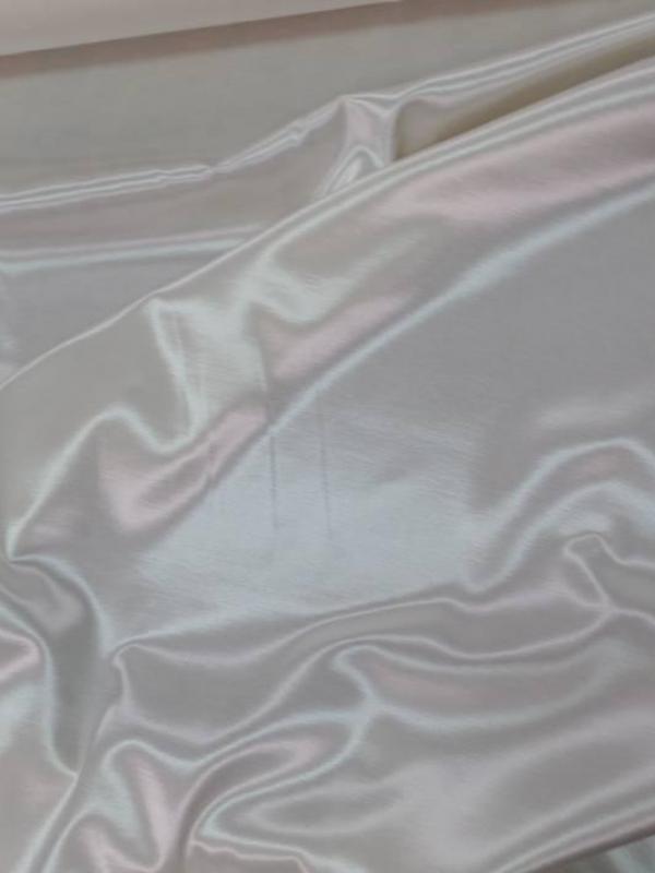 Très beau satin viscose ivoire