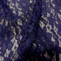 Tres belle dentelle guipure violette