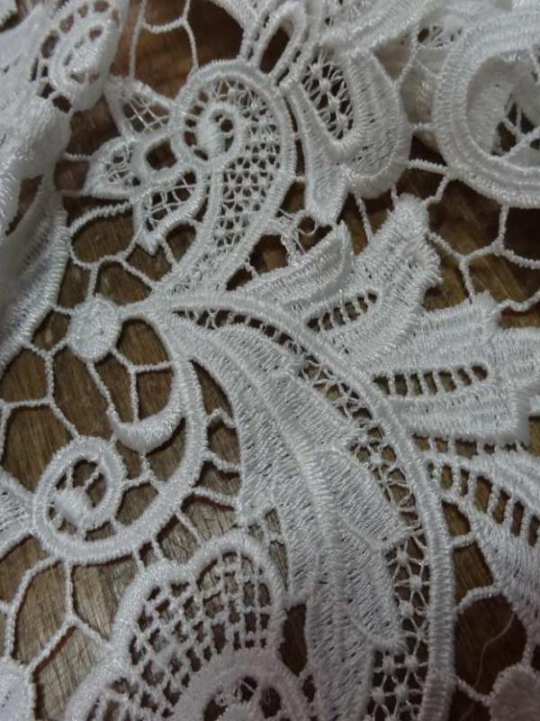 Tres belle guipure blanc casse