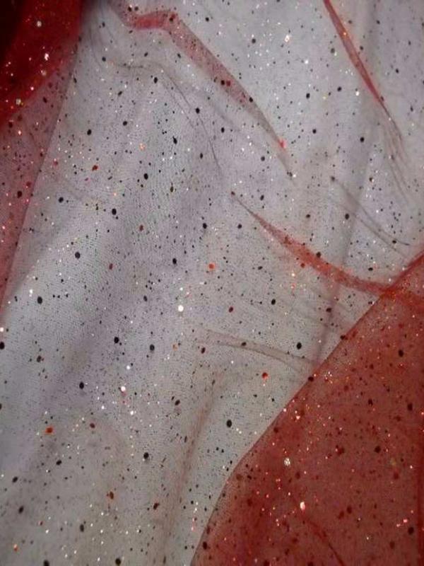 Tulle rouge a paillettes multicolore