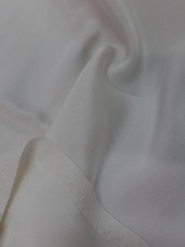 Coupon de tissu beau crepe de soie blanc casse 0 90m sur 1 40m