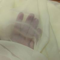 Vente de coupon de tissu mousseline de soie jaune tres clair 3m sur 1 40m de large