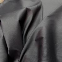 Vente de taffetas lycra noir a fine rayures gris metal