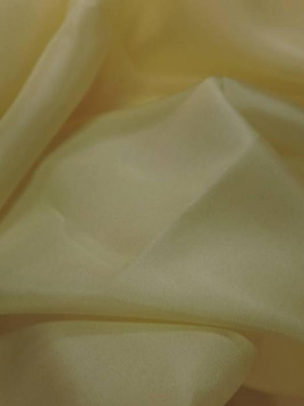 Coupon de ponge de soie jaune clair 2 20 sur 1 37m