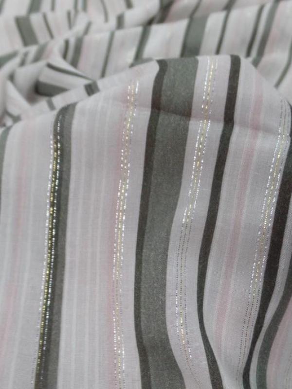 Viscose blanc cassé a rayure ton kaki saumon fils lurex doré et métal