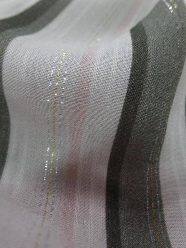 vente de tissu Viscose blanc cassé a rayure ton kaki saumon fils lurex doré et métal