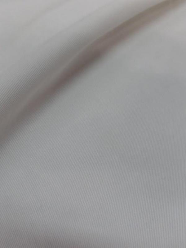 Viscose blanc casse tissée sergé