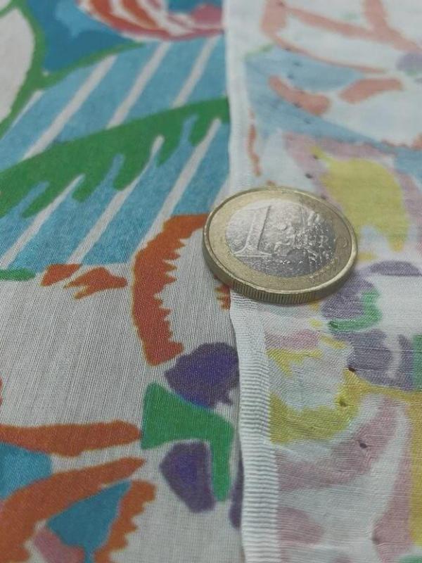 Viscose fine imprimee fleurs ton bleu 1