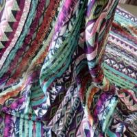 Viscose imprime ethnique ton turquoise et prune2