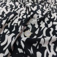 tissu Viscose imprimé motifs noir et blanc cassé