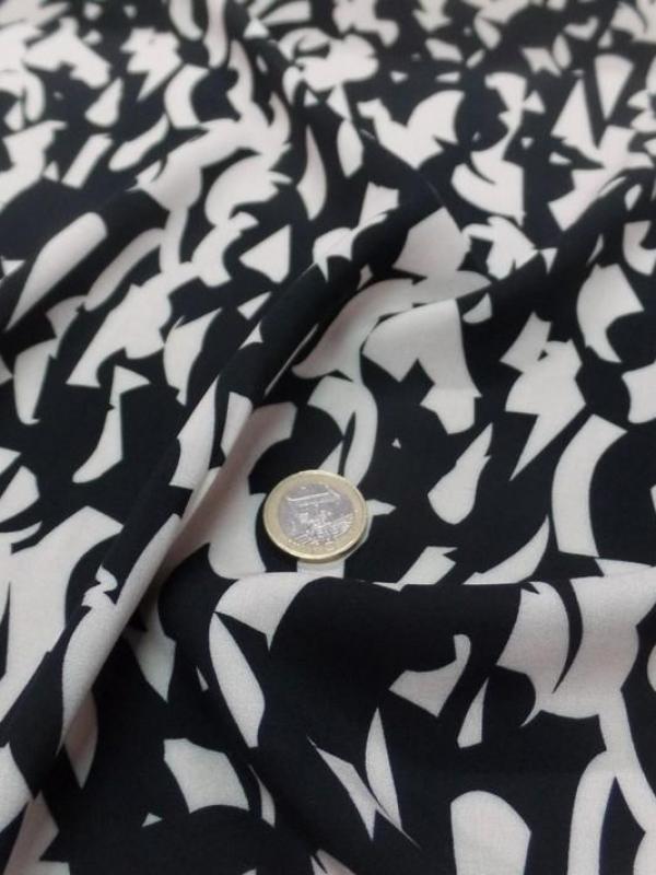 tissu Viscose imprimé motifs noir et blanc cassé