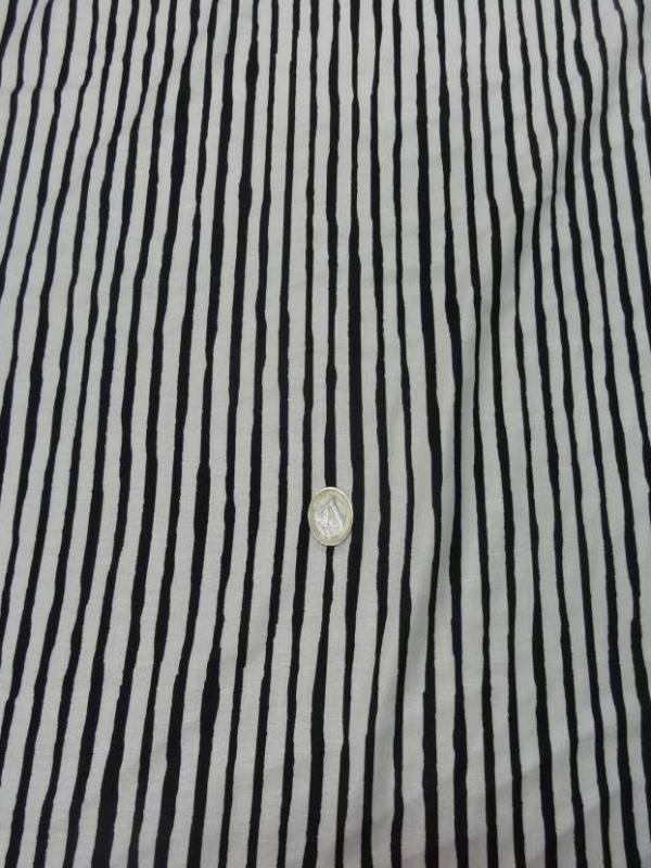 Viscose imprime rayures noir blanc casse