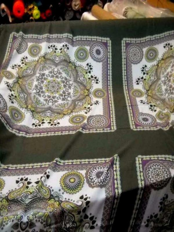 Viscose kaki motifs cachemire pour foulard