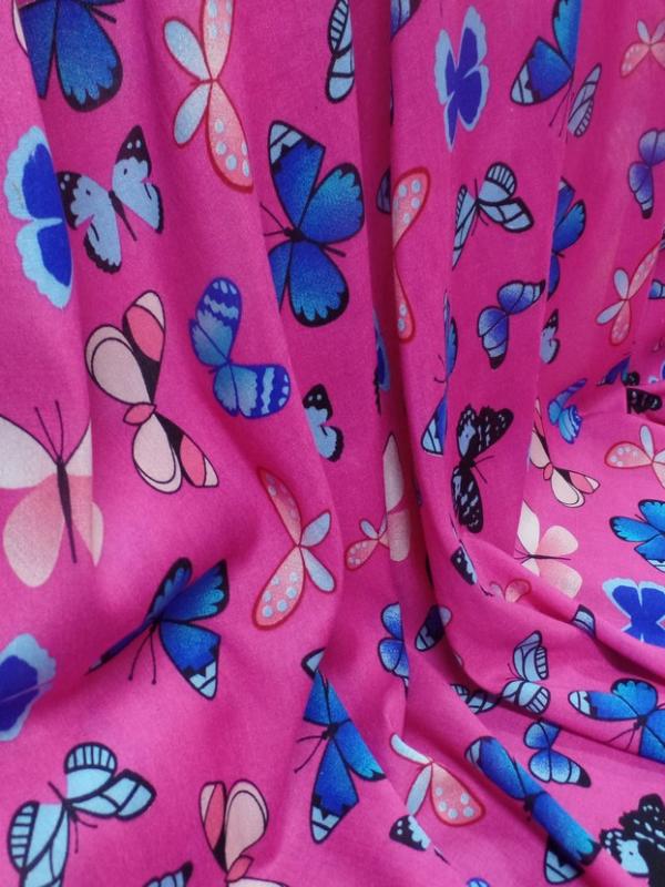 Viscose rose fuschia fine imprime papillon bleu et rose