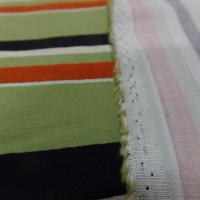 vente de tissu viscose verte imprimé bandes