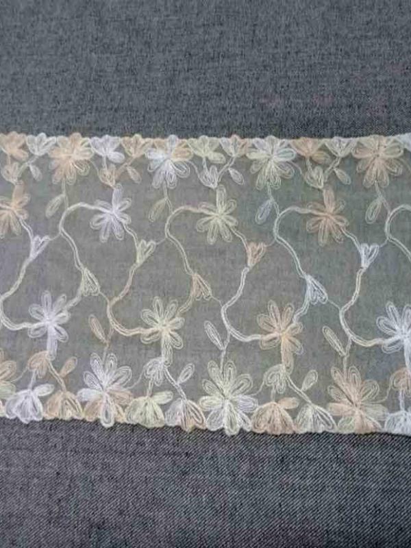Voile blanc brode beige saumon en 18 cm