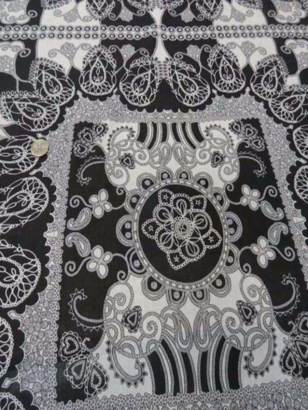 Voile de coton imprime blanc et noir8