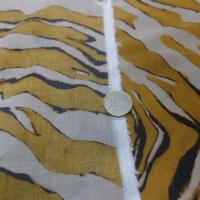 voile de coton imprimé zèbre ton fauve et beige taupe