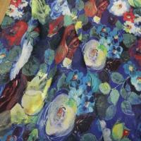 tissu Voile de coton soie sur fond bleu imprimé fleurs