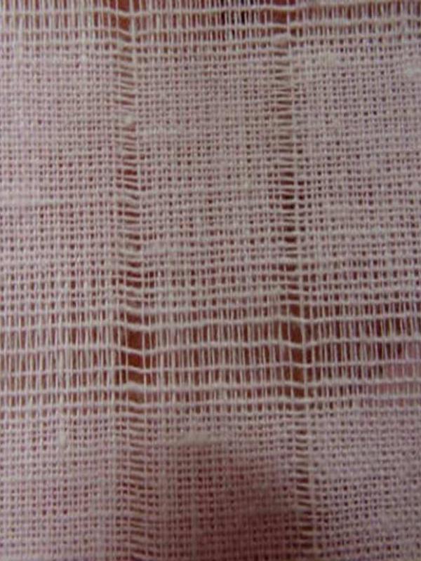 Voile de lin rose faconne