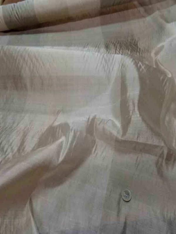 Voile de soie a bandes ton beige