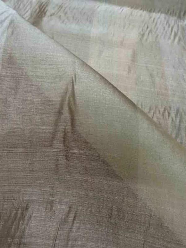 Voile de soie a bandes ton beige