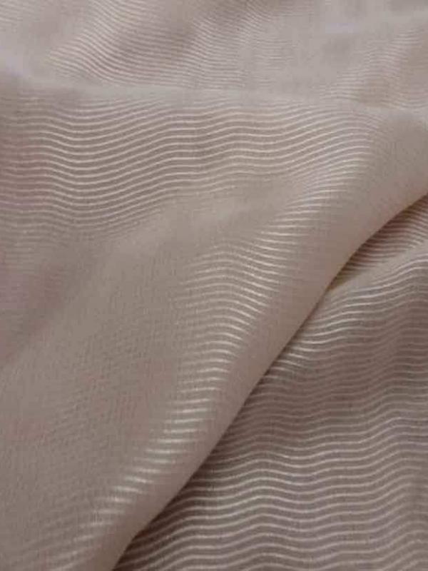 Voile de soie beige clair faconne 2 80m sur 1 60ml