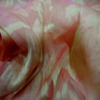 Voile de soie changeant orange rose a motifs