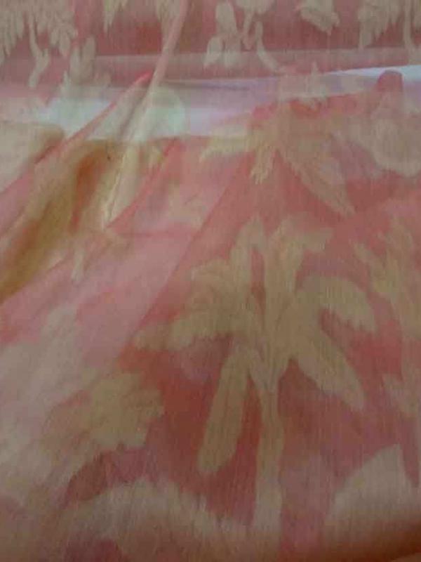 Voile de soie changeant orange rose a motifs
