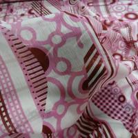 Voile de soie crepon imprime retro ton blanc rose et bordeaux