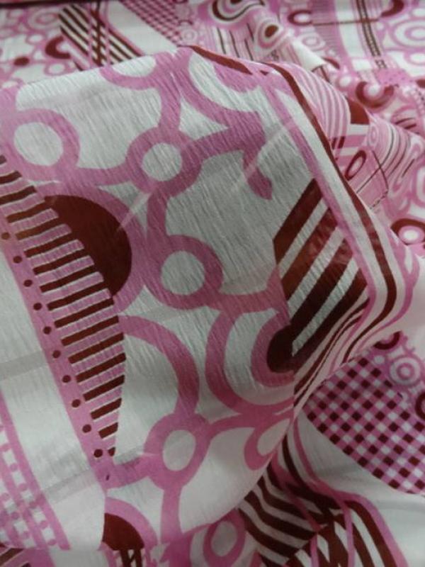 Voile de soie crepon imprime retro ton blanc rose et bordeaux0